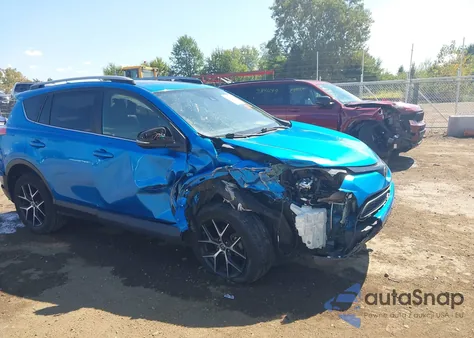 2018 Toyota Rav4 Se из США, поврежденный, VIN JTMJFREV5JJ250177